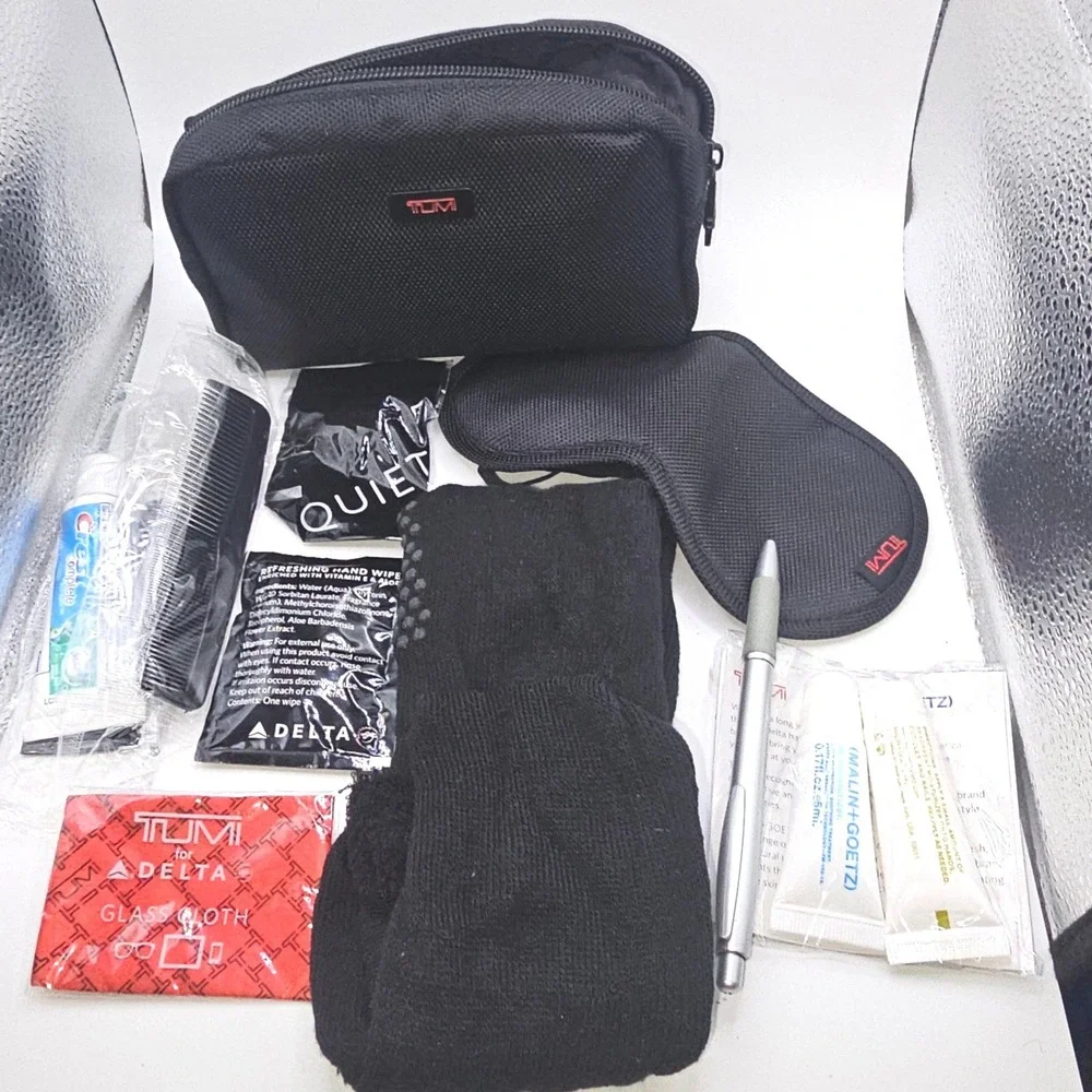 TUMI Delta Airlines Business Class Amenity Kit Black Pouch Malin+Goetz Set